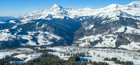 Vue sur le village et le Mont-Charvin depuis le domaine skiable de Crest-Voland Cohennoz